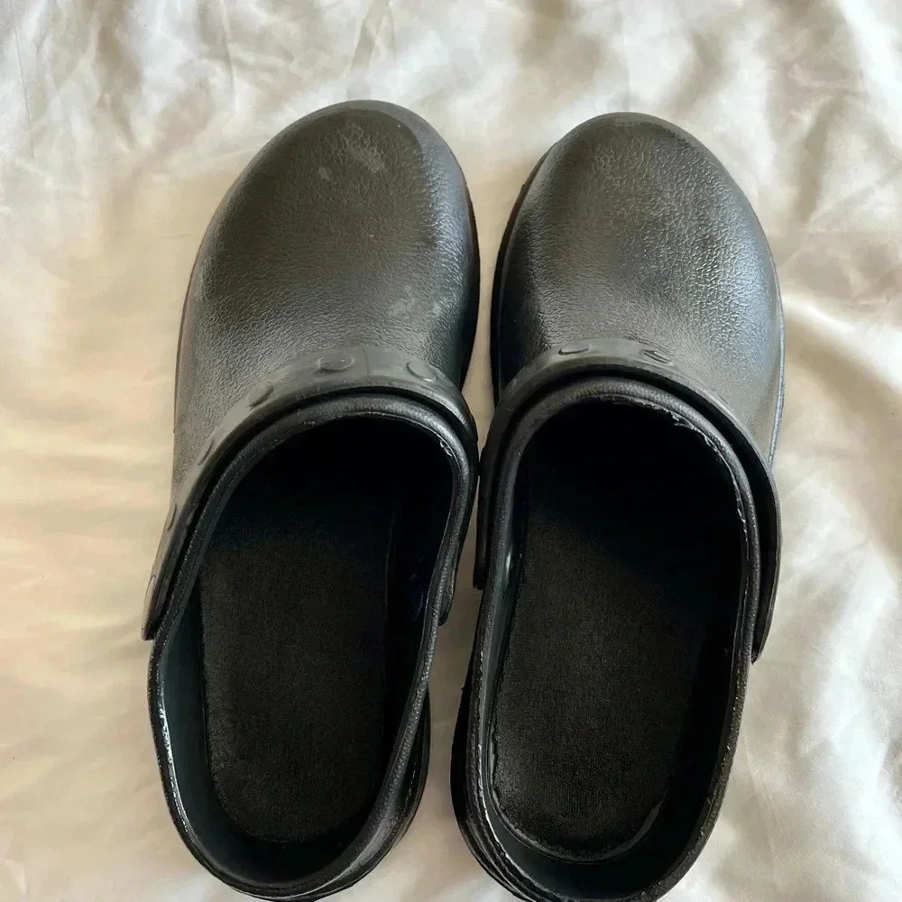 Black on slip, slip on shoes size 9 - Picture 2 of 6